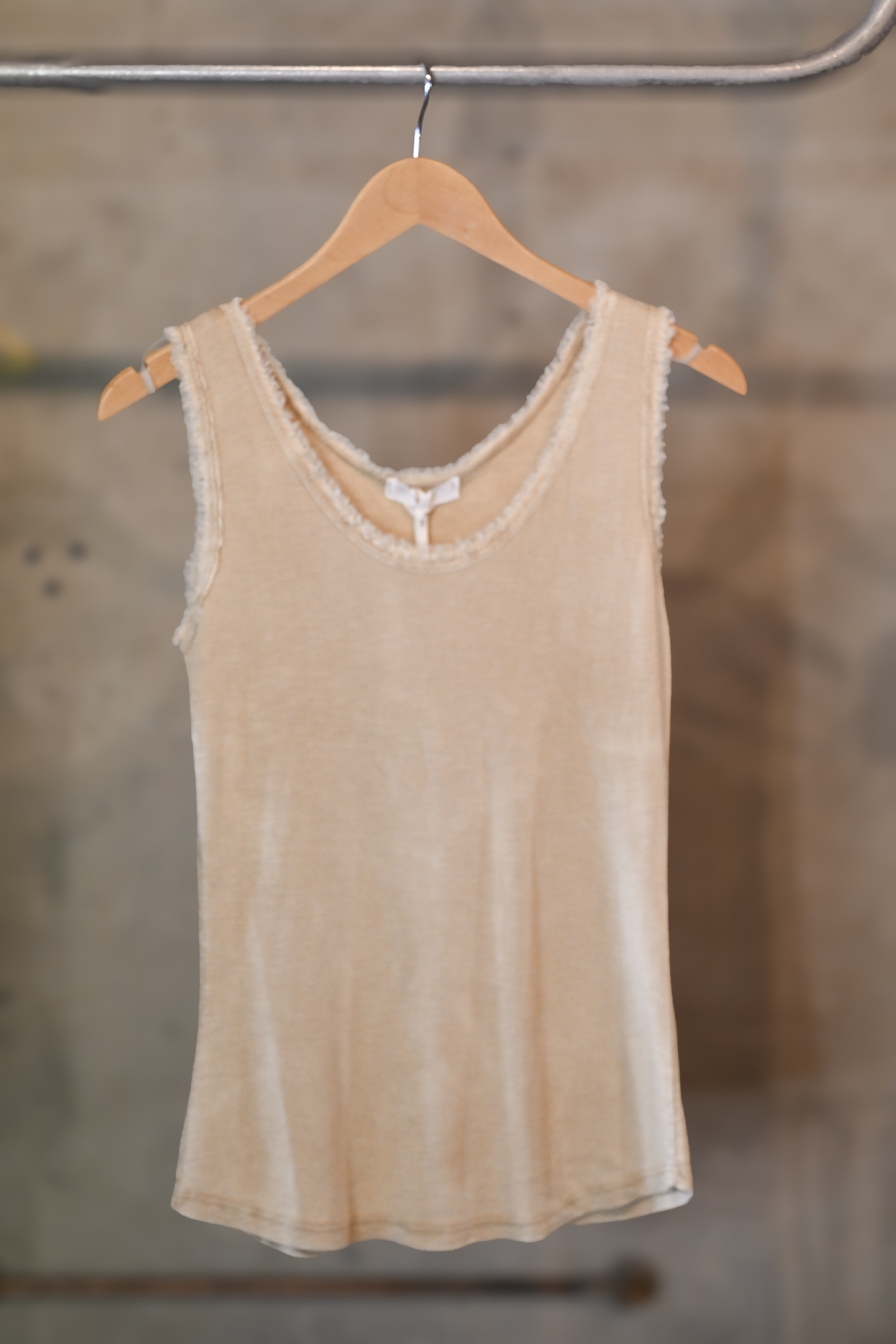 Ruffle Top Warm Zand