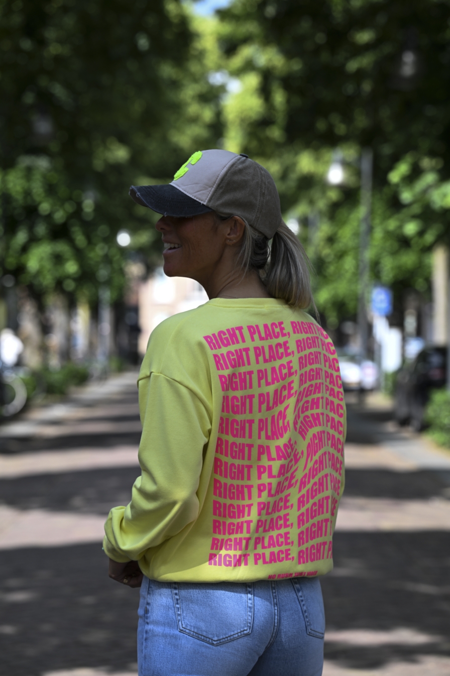Sweater Right-Place Geel