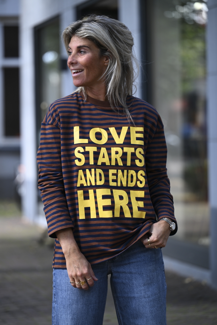 Sweater LOVE STARTS