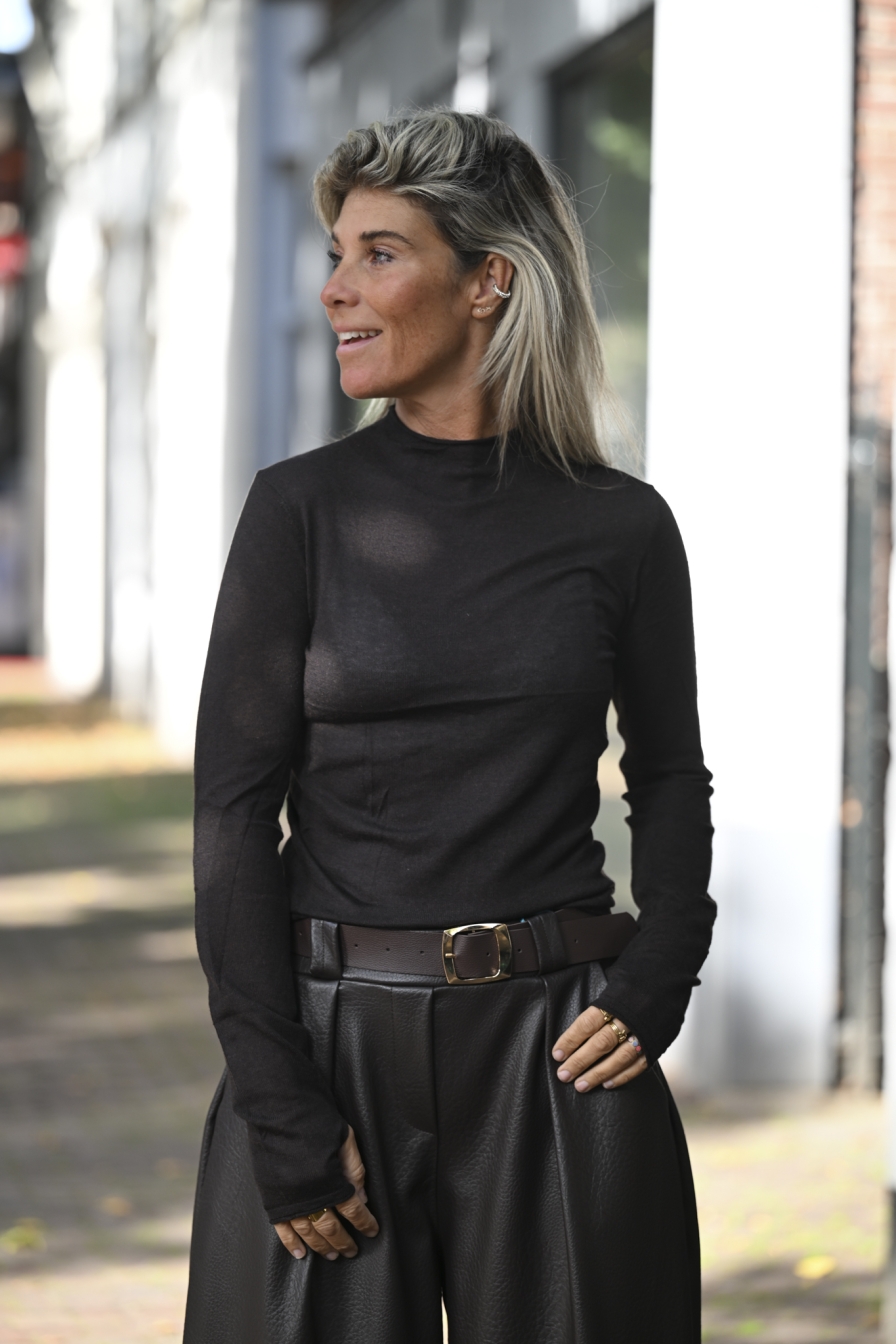Basic Thumb Top Bruin