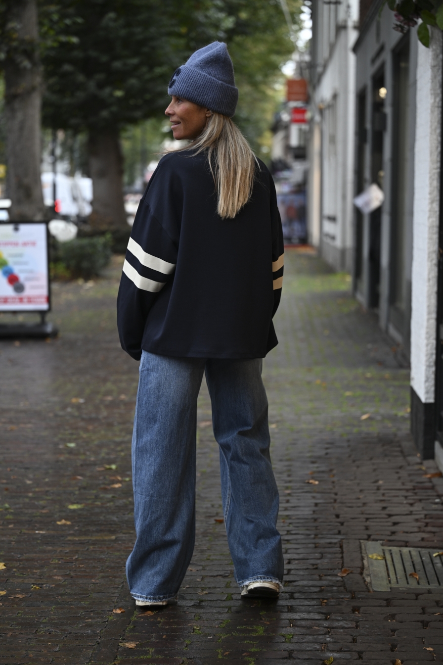 Sweater IYKYK Donkerblauw