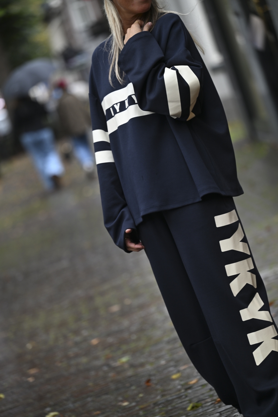 Broek IYKYK Donkerblauw
